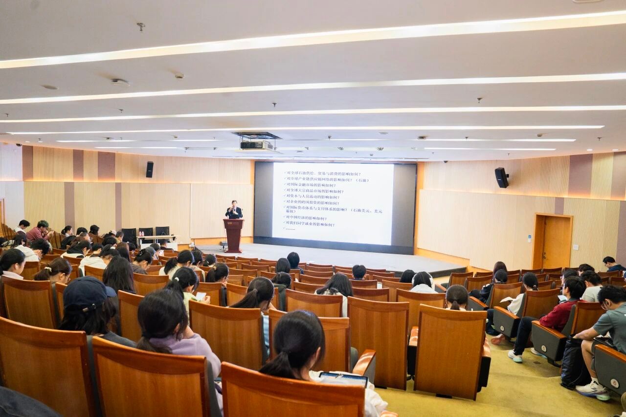 立足中国，放眼全球：ag娱乐-ag娱乐官网
国际经济与贸易（国际经济学）专业推介会顺利举行